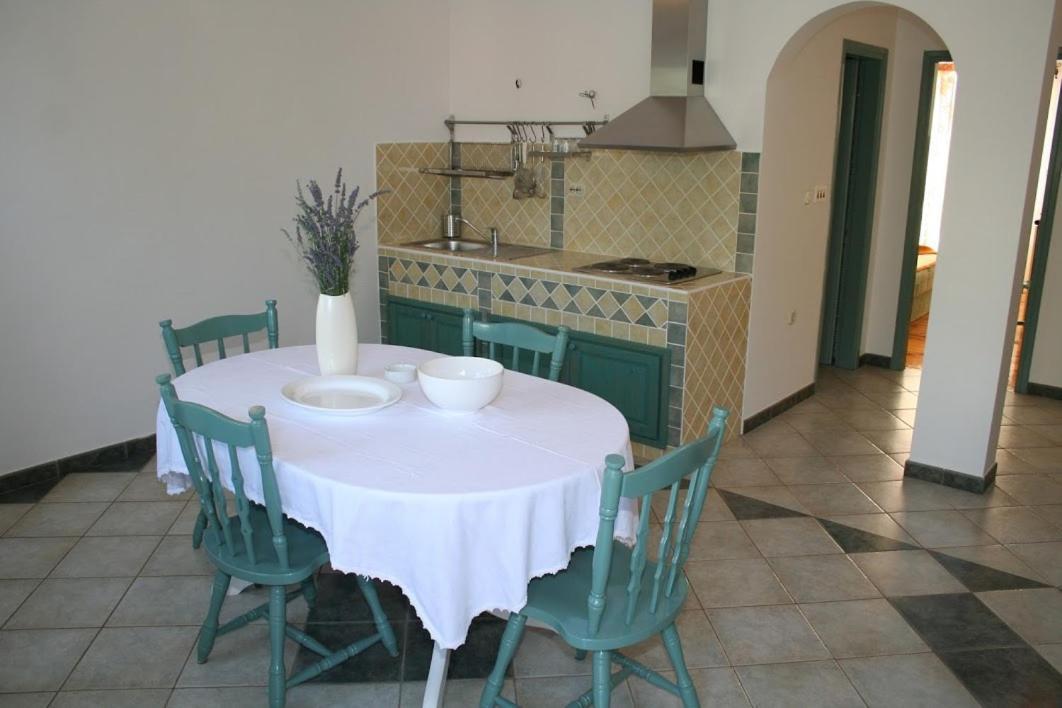Apartmani Mladina Jelsa  Εξωτερικό φωτογραφία